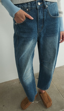 Load image into Gallery viewer, Barrel Jeans