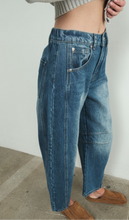 Load image into Gallery viewer, Barrel Jeans
