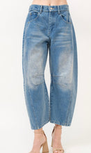 Load image into Gallery viewer, Barrel Jeans